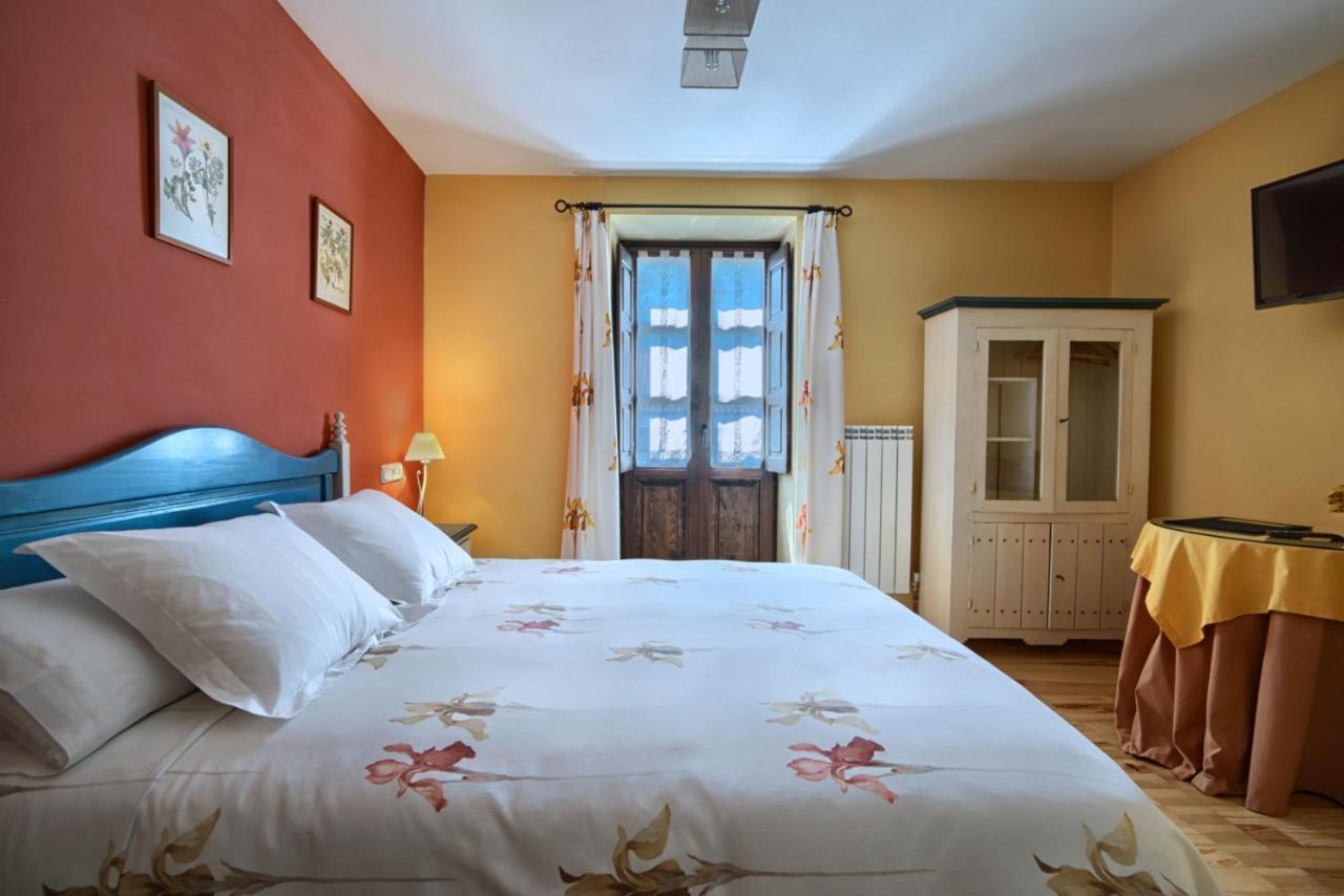 Hotel Rural El Almadiero Burgui ภายนอก รูปภาพ
