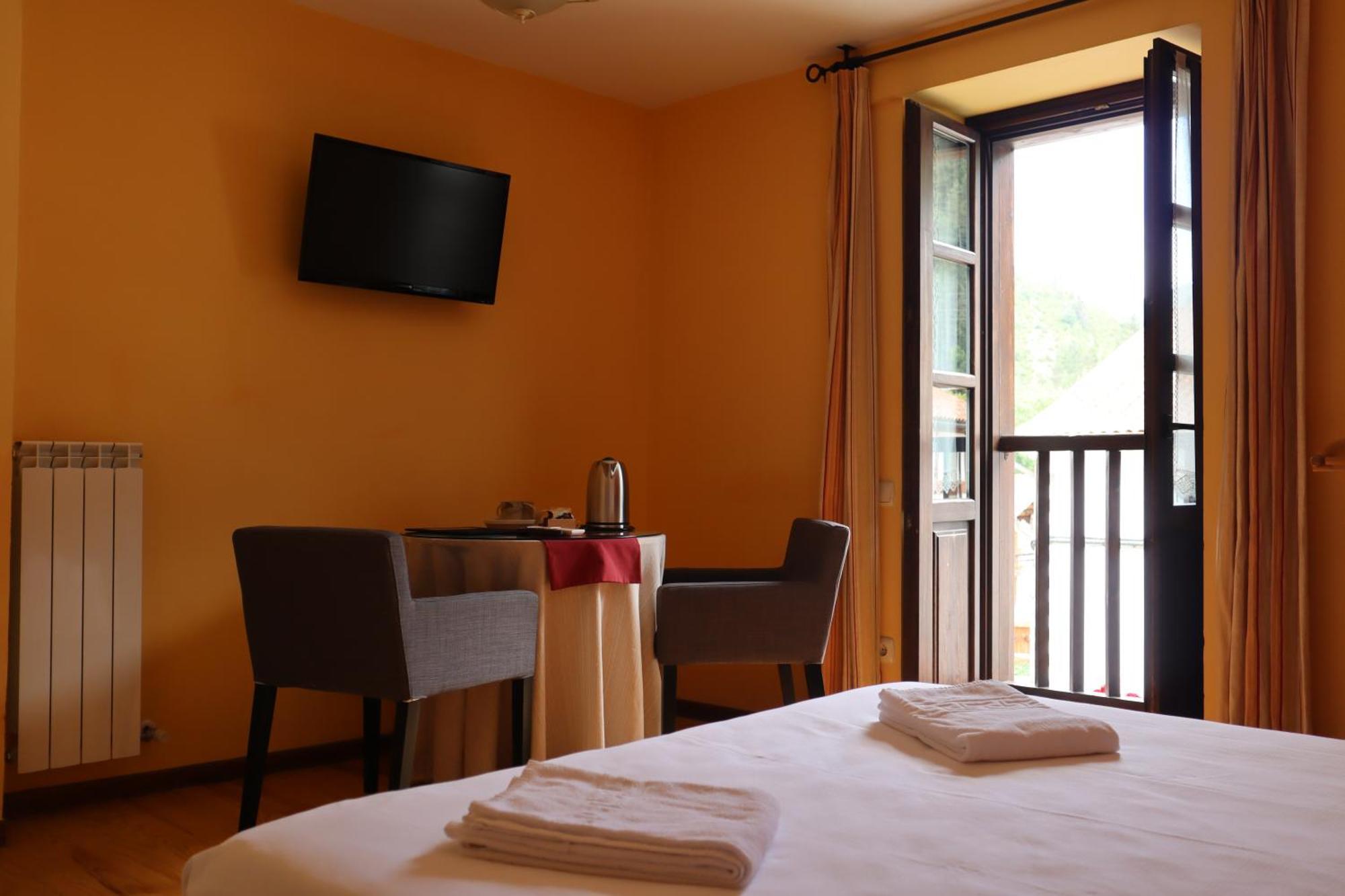 Hotel Rural El Almadiero Burgui ภายนอก รูปภาพ
