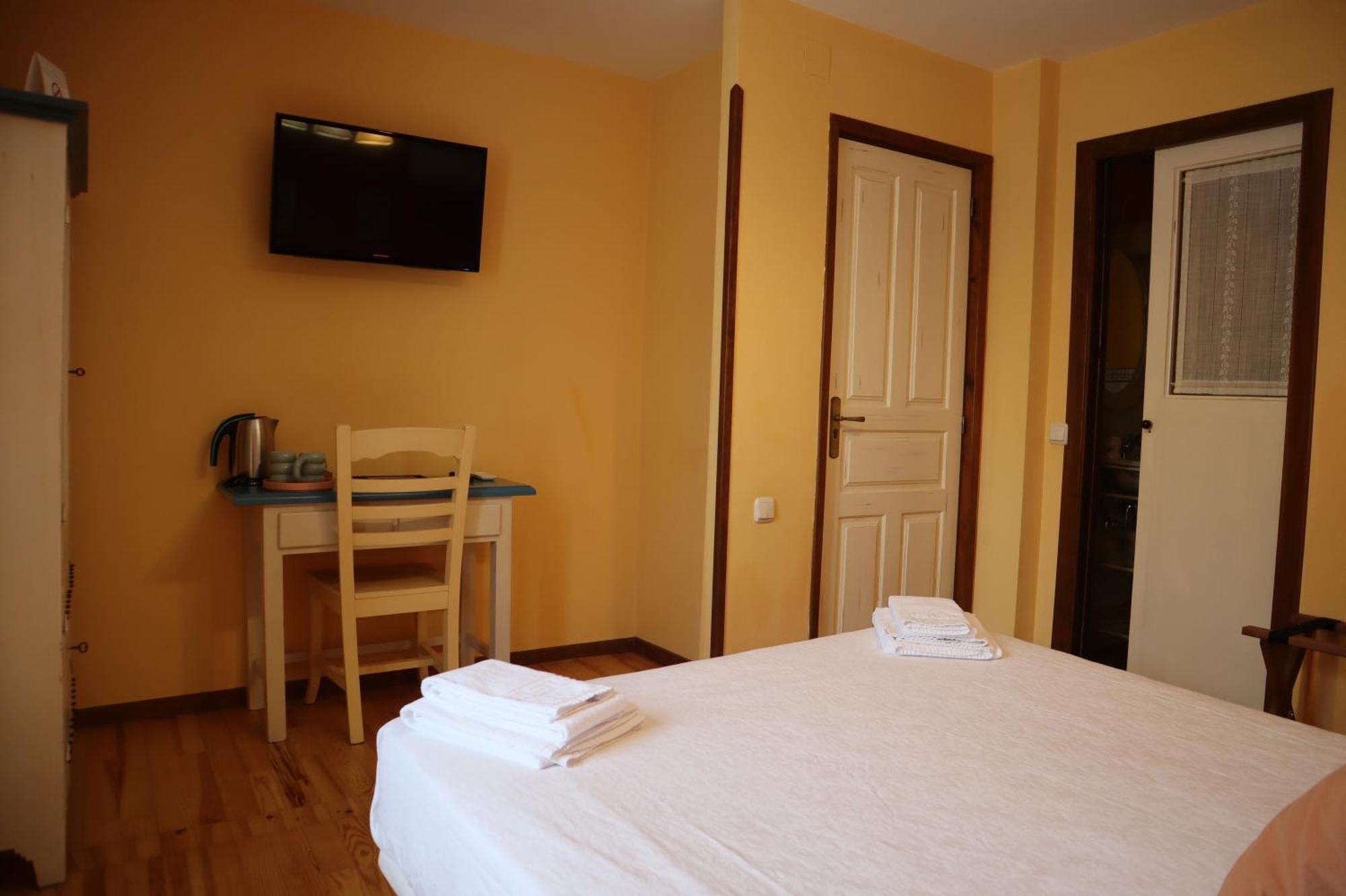 Hotel Rural El Almadiero Burgui ภายนอก รูปภาพ