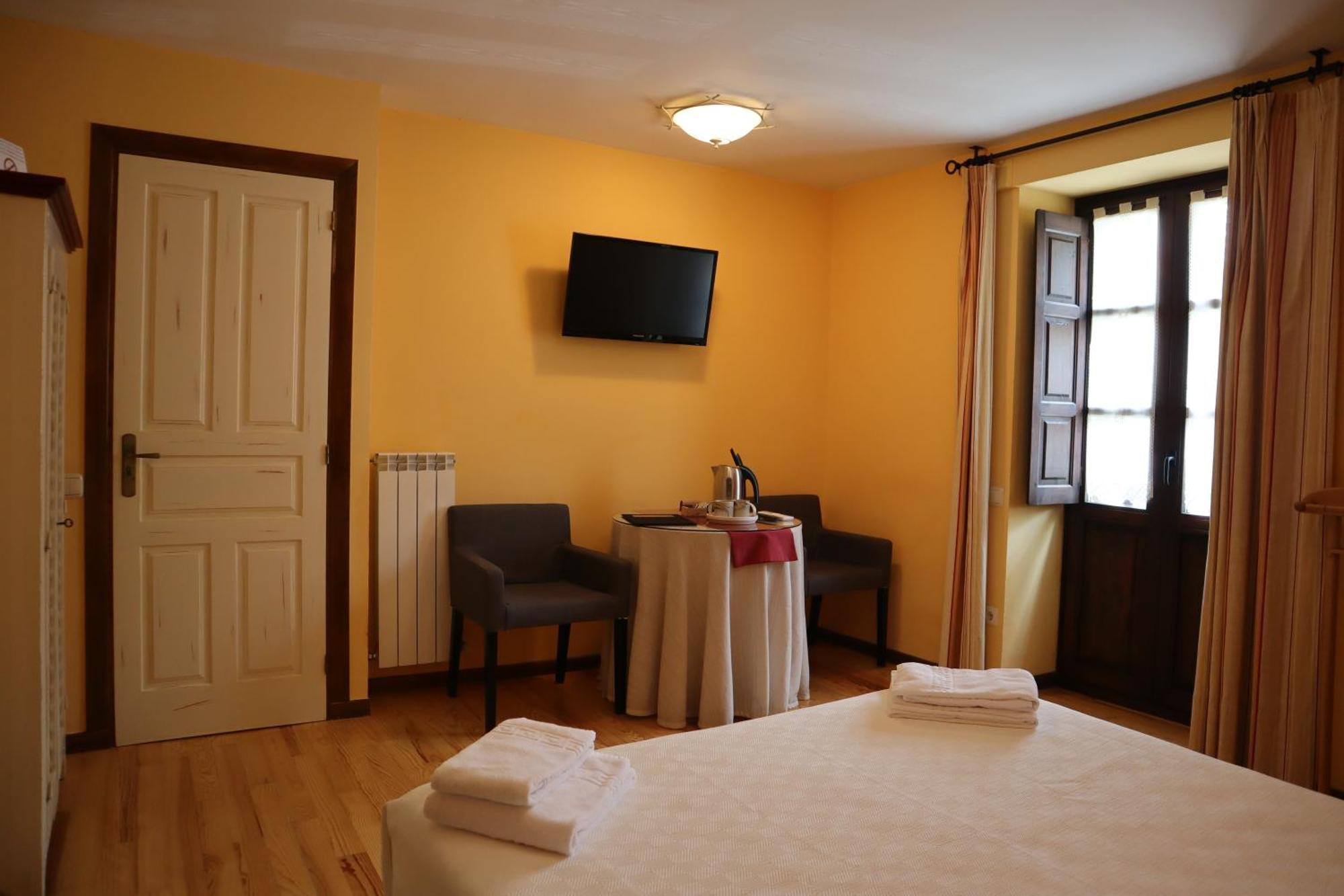 Hotel Rural El Almadiero Burgui ภายนอก รูปภาพ